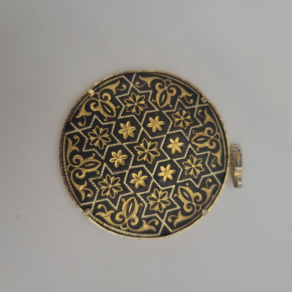 Vintage Gold Black Enamel Floral Star Round Pendant Necklace Charm 1.5" Retro